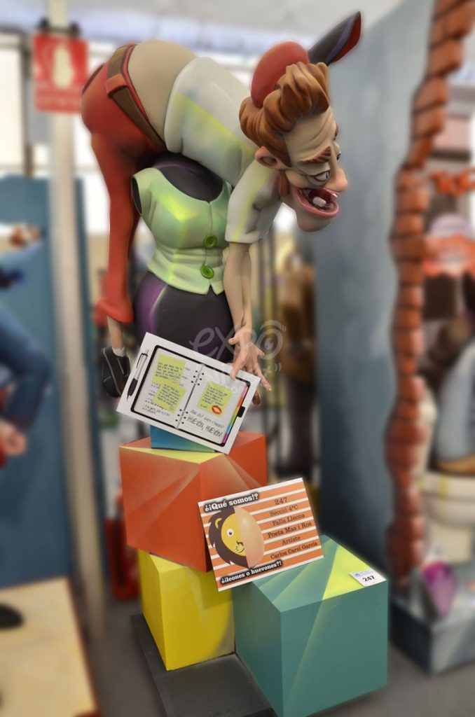 Año 2015, falla Leones, Poeta Mas y Ros, sección cuarta c, Artista: Carlos Carsí García.