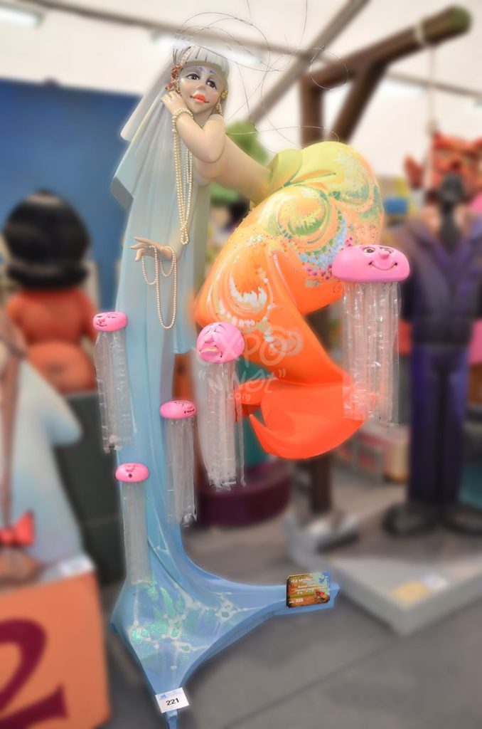 Año 2015, falla Libertad, Teodoro Llorente, sección sexta b, Artista: Desirée Triviño Meseguer.
