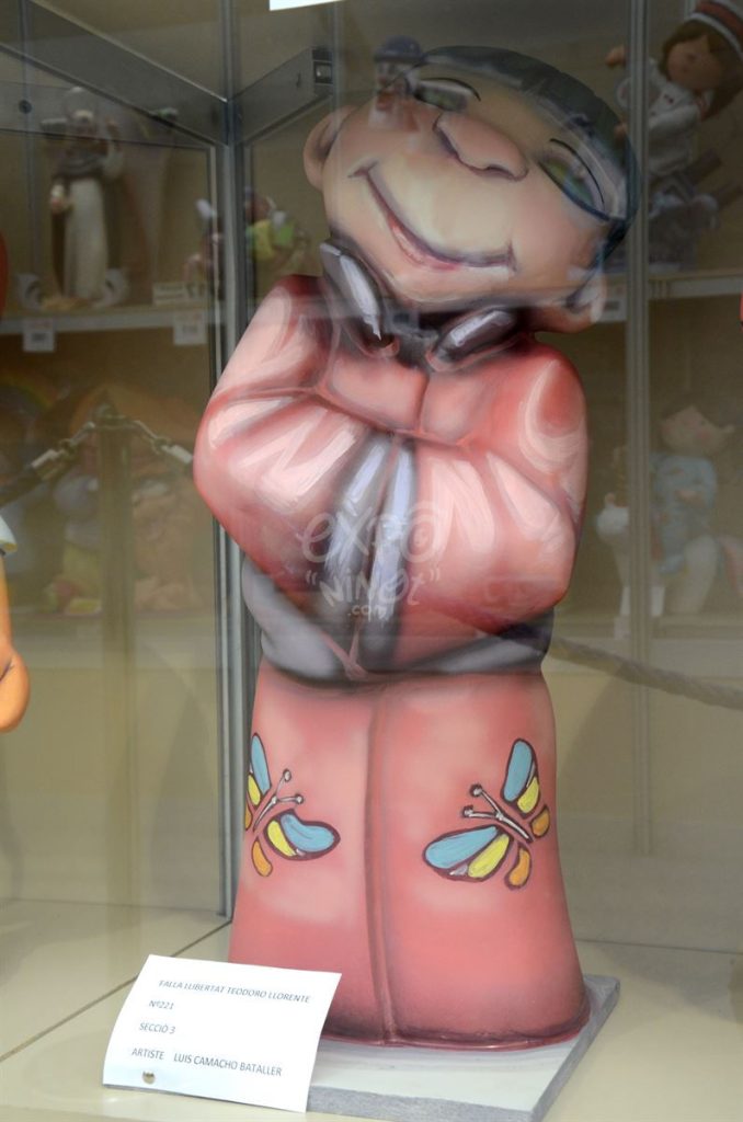 Año 2015, falla Libertad, Teodoro Llorente, sección tercera Infantil, Artista: Luis Camacho Bataller.