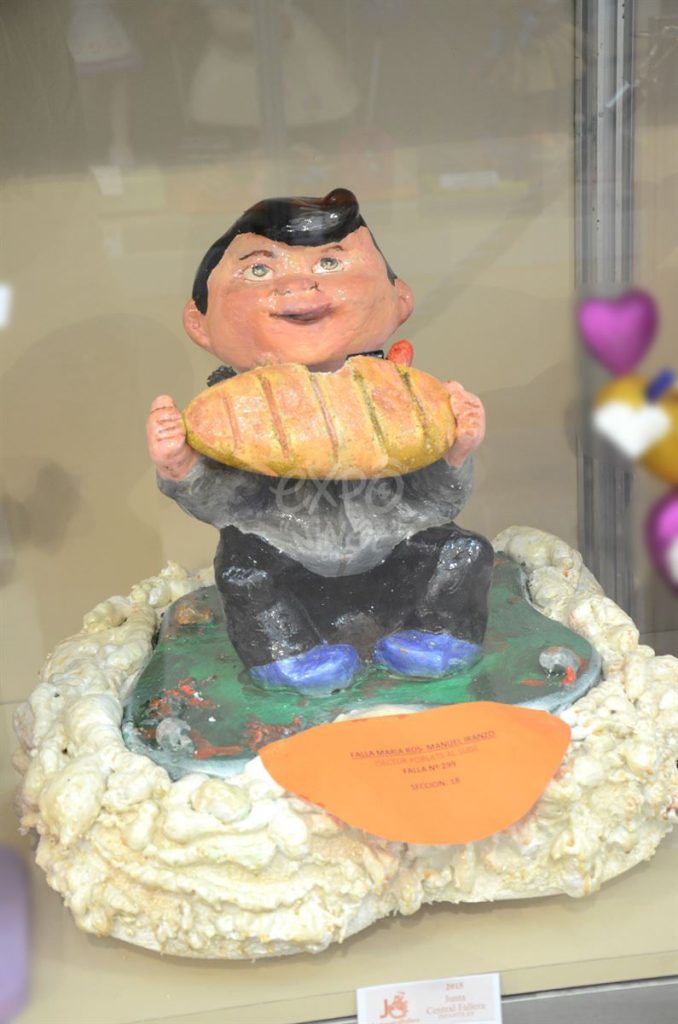 Año 2015, falla María Ros, Manuel Iranzo, sección decimoctava Infantil, Artista: La Comisión.
