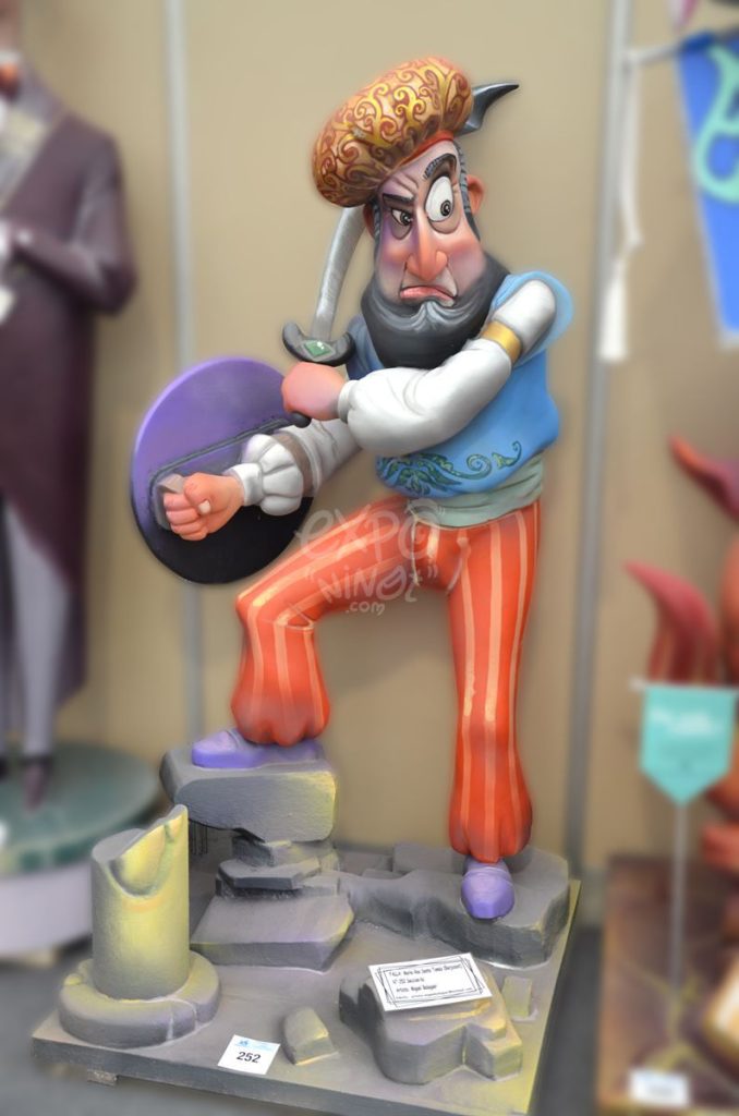 Año 2015, falla María Ros, Santo Tomás, sección sexta c, Artista: Miguel Balaguer Nieto.