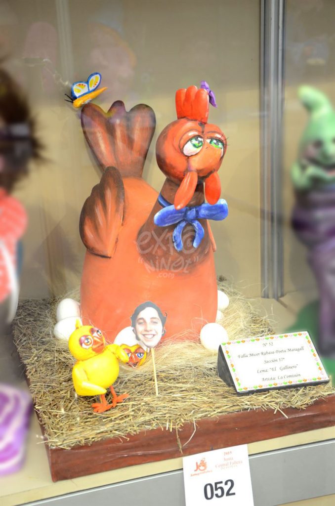 Año 2015, falla Micer Rabasa, Poeta Maragall, sección decimoséptima Infantil, Artista: La Comisión.