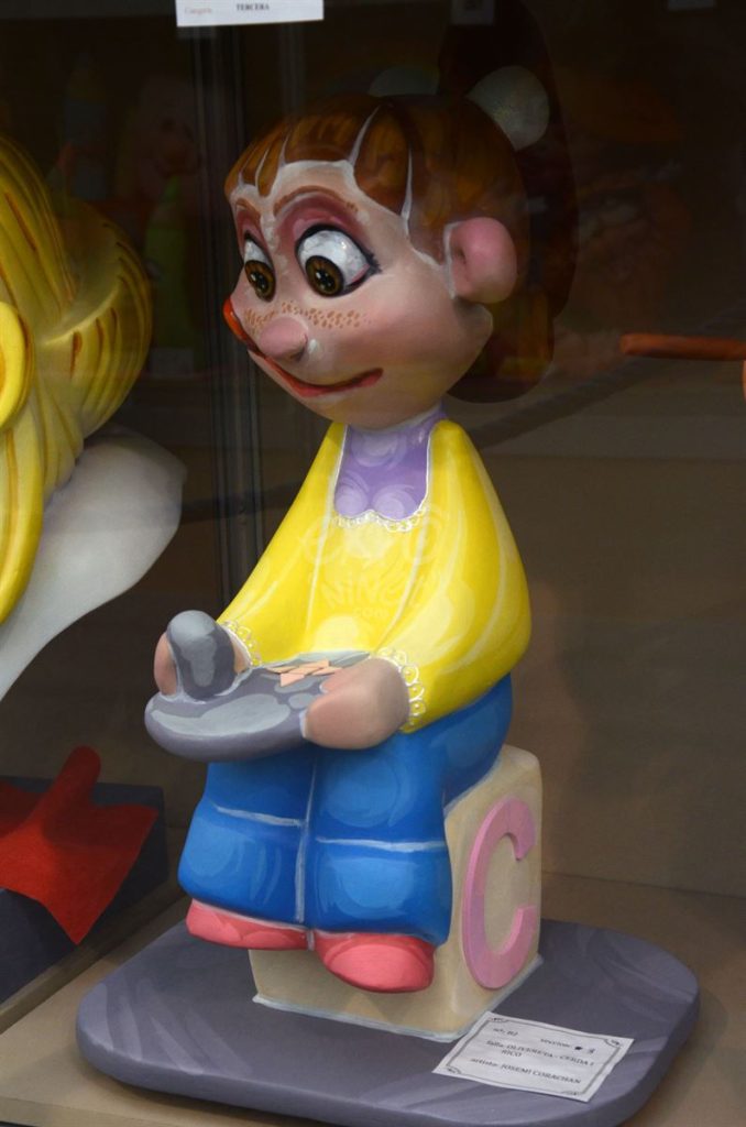 Año 2015, falla Olivereta, Cerdá y Rico, sección tercera Infantil, Artista: José Miguel Corachán Lagunas.