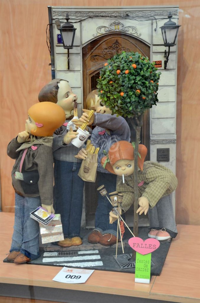 Año 2015, falla Plaza de Na Jordana, sección especial Infantil, Artista: Joan Blanch.