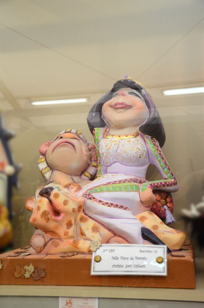 Año 2015, falla Plaza de Patraix, sección decimoséptima Infantil, Artista: Javier Gisbert Rodríguez.