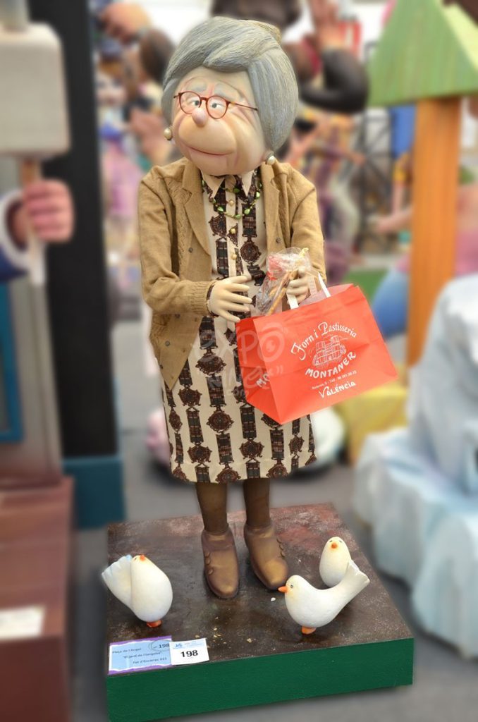 Año 2015, falla Plaza del Ángel, sección séptima a, Artista: Fet d´Encàrrec.