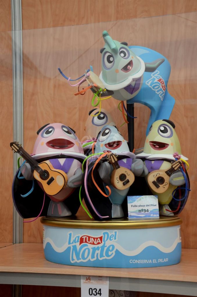 Año 2015, falla Plaza del Pilar, sección primera Infantil, Artista: Óscar Villada Sanchis.