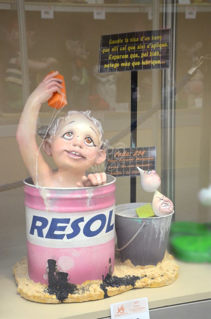 Año 2015, falla Plaza Eduardo Marquina, sección decimotercera Infantil, Artista: La Comisión.