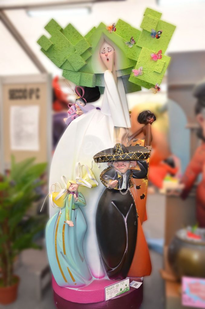 Año 2015, falla Plaza Maestro Arambul Sanz, Campanar, sección sexta c, Artista: Julio Vicente Fabra Muñoz.