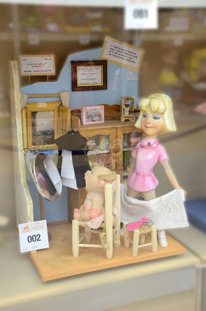 Año 2015, falla Plaza Mercado de Ruzafa, sección novena Infantil, Artista: Juanjo García López.