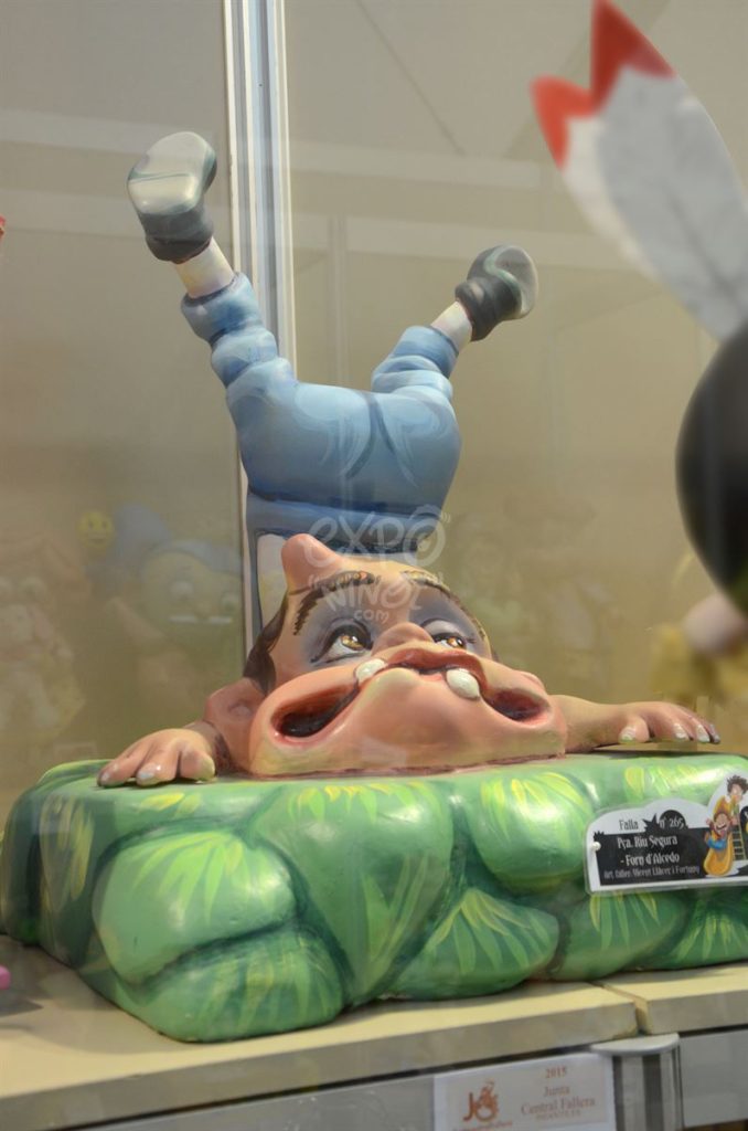 Año 2015, falla Plaza Rio Segura, Horno de Alcedo, sección octava Infantil, Artista: Vicente Llácer Fortuny.