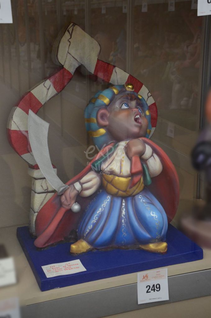Año 2015, falla Plaza Segovia, Avenida Doctor Tomás Sala, sección decimocuarta Infantil, Artista: Raul Sebastián Falaguera.