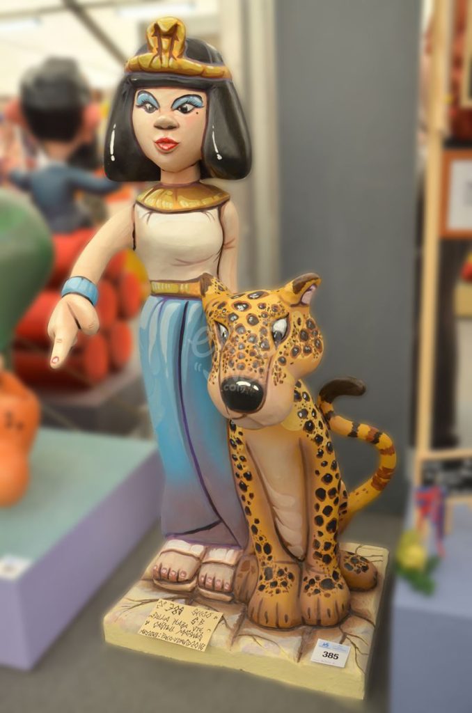 Año 2015, falla Plaza Vicente Castell Maiques, sección quinta b, Artista: David Zahonero del Fresno.