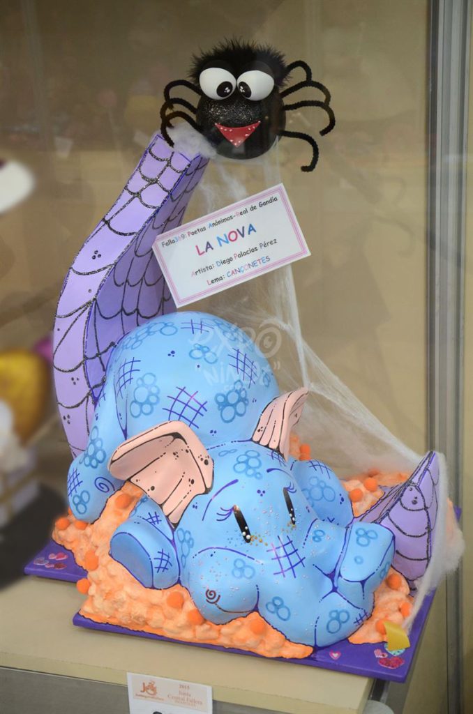 Año 2015, falla Poetas Anónimos, Real de Gandia, sección decimoctava Infantil, Artista: Diego Palacios Pérez.
