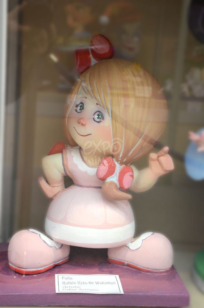 Año 2015, falla Rubén Vela, Avenida Doctor Waksman, sección décima Infantil, Artista: Óscar Serrano Navarro.