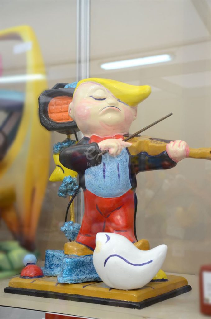 Año 2015, falla San Miguel, Plaza de Vicente Iborra, sección decimosexta Infantil, Artista: Rafael Ventura.