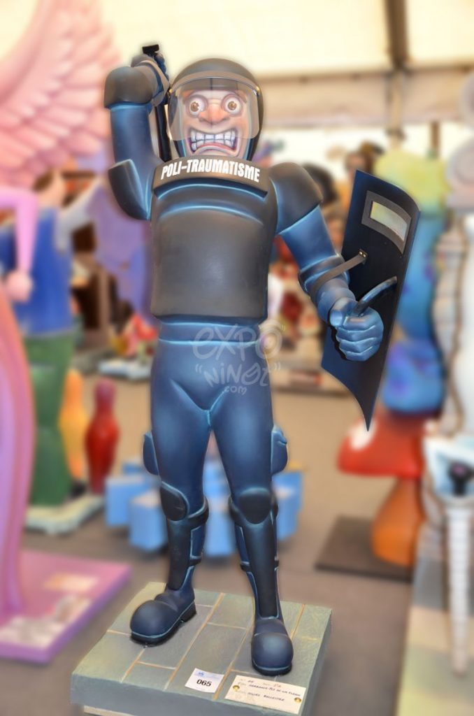 Año 2015, falla Serranos, Plaza de los Fueros, sección segunda a, Artista: José Miguel Ballester García.