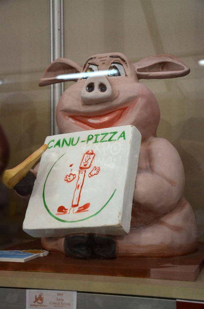 Año 2015, falla Villanueva de Castellón, Horticultor Galán, sección decimoctava Infantil, Artista: La Comisión.