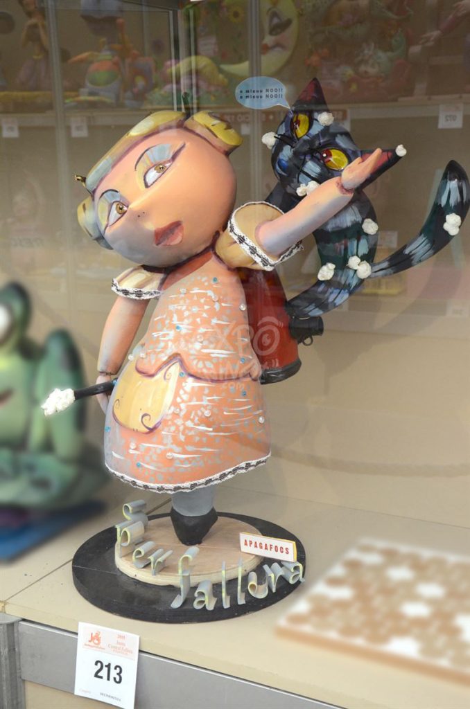 Año 2015, falla Vivons, Romeu de Corbera, sección decimosexta Infantil, Artista: Luis Manuel Lozano Aracil.