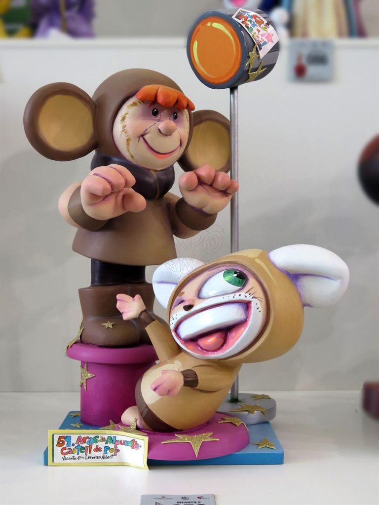 Año 2016, falla Aras de Alpuente, Castell de Pop, sección cuarta Infantil, Artista: Vicente Francisco Lorenzo Albert.