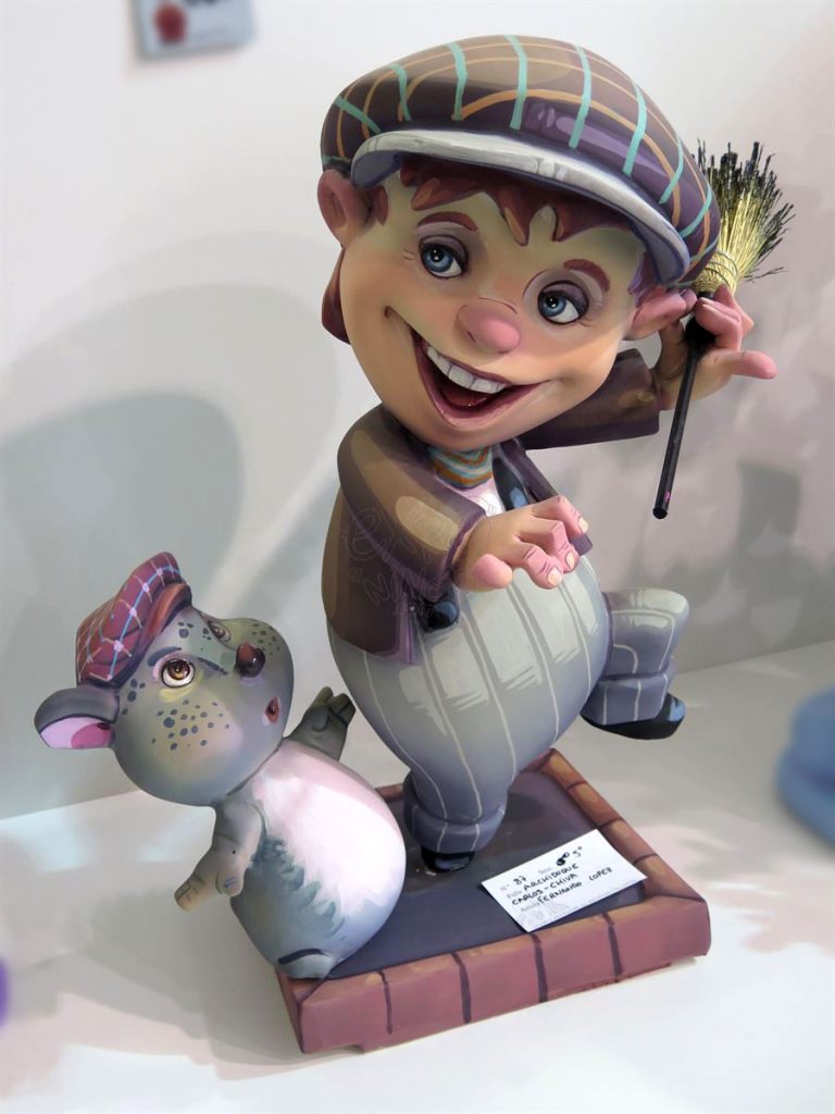 Año 2016, falla Archiduque Carlos, Chiva, sección quinta Infantil, Artista: Fernando López Cabañero.