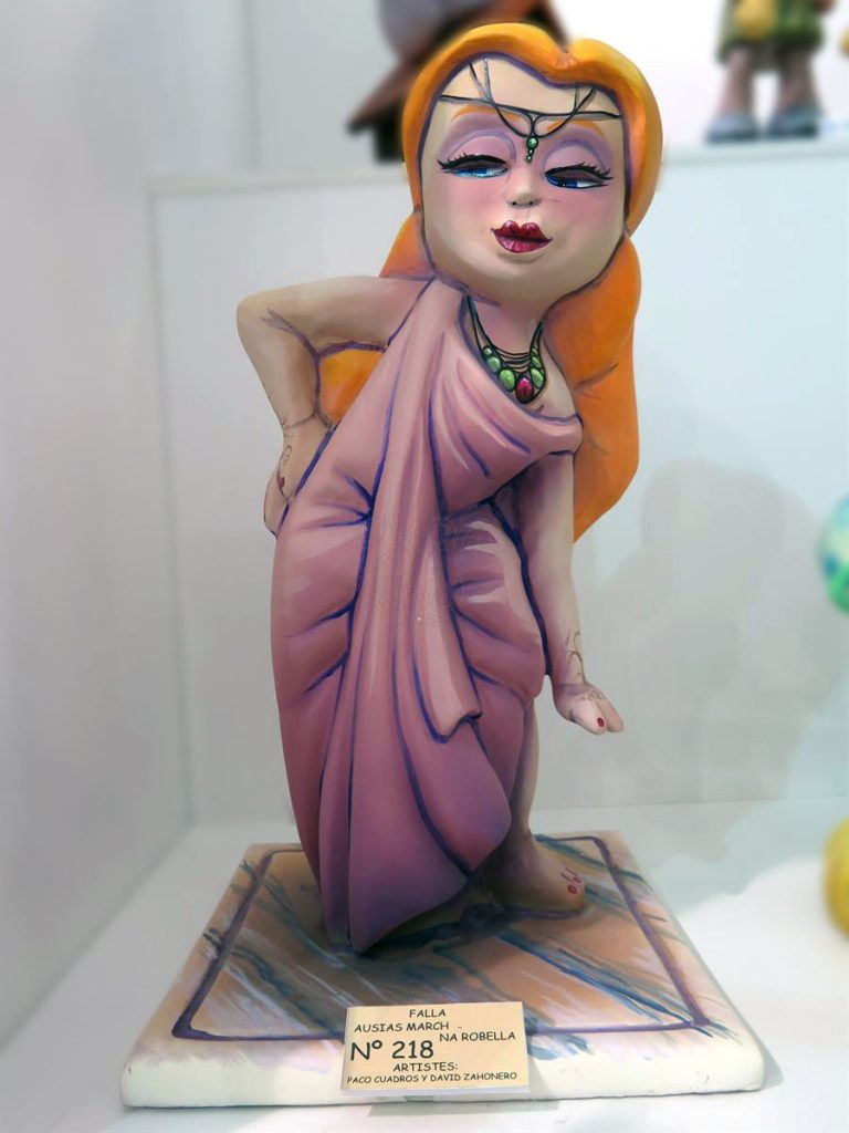 Año 2016, falla Avenida Ausiás March, Na Robella, sección novena Infantil, Artista: David Zahonero del Fresno.