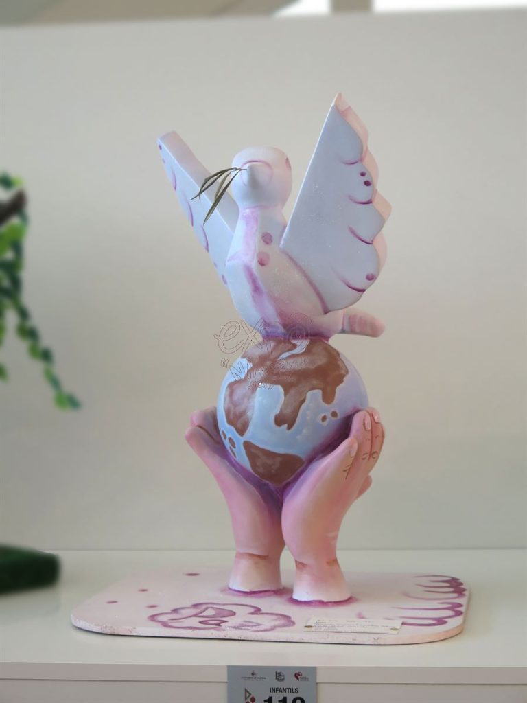 Año 2016, falla Avenida Burjasot, Carretera de Paterna, sección decimoséptima Infantil, Artista: Vidal Garrido Gavidia.