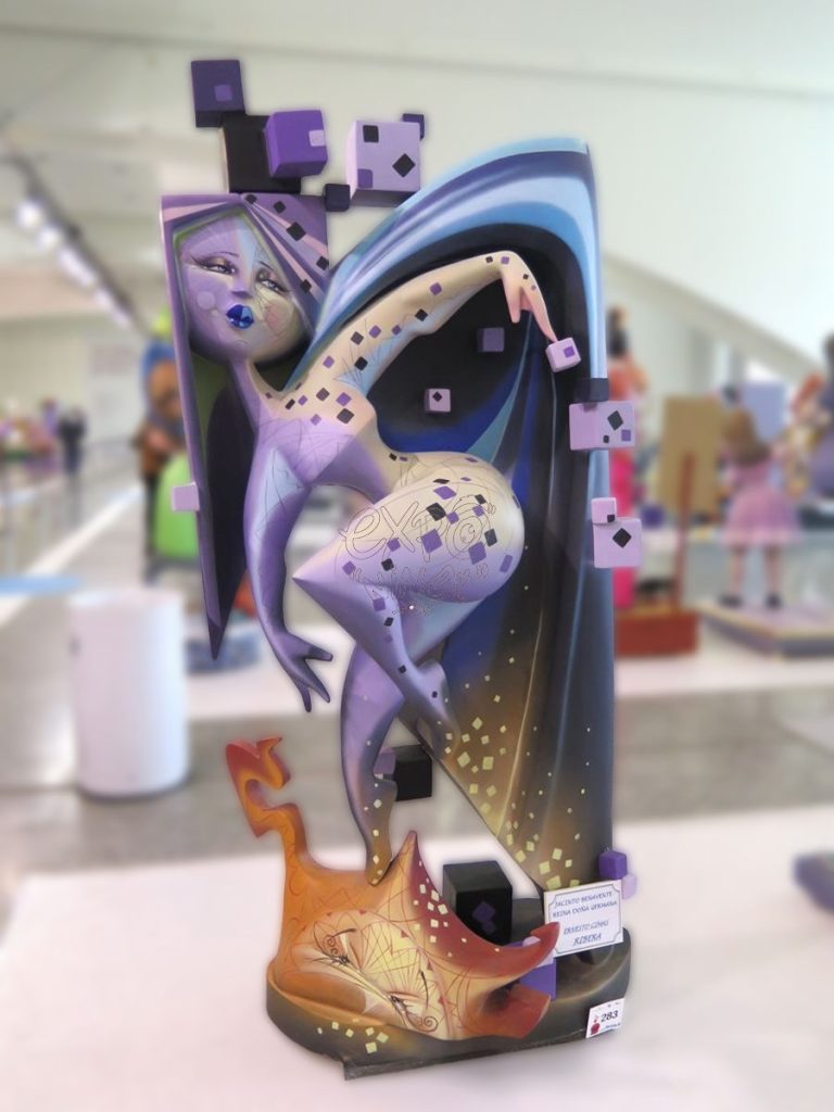Año 2016, falla Avenida Jacinto Benavente, Reina Doña Germana, Artista: Ernesto Cimas.