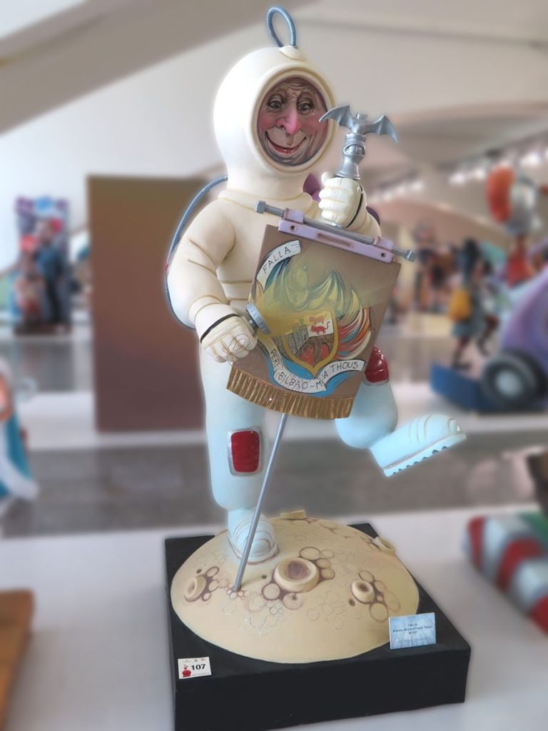 Año 2016, falla Bilbao, Maximiliano Thous, Artista: Miguel Santaeulalia Serrán.