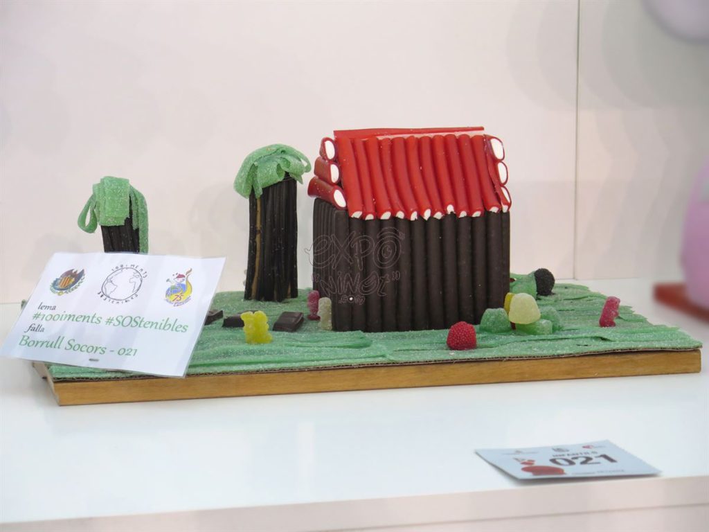 Año 2016, falla Borrull, Socors, sección decimosexta Infantil, Artista: La Comisión.