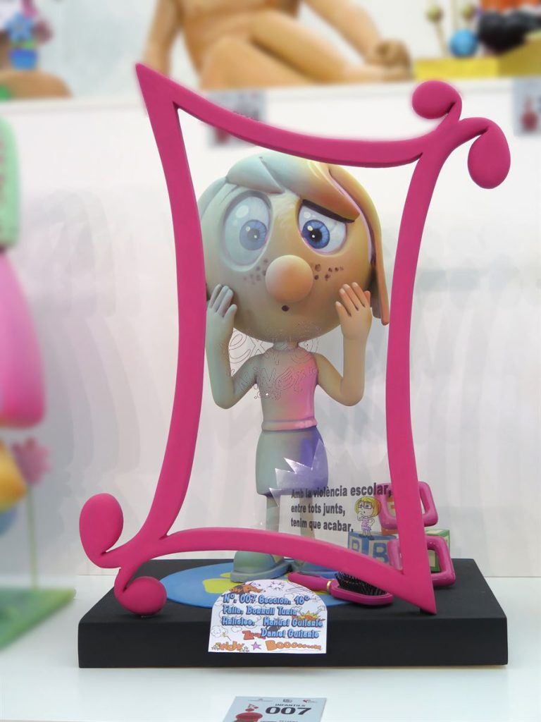 Año 2016, falla Borrull, Turia, sección decimosexta Infantil, Artista: Manuel Guitarte Bulls.