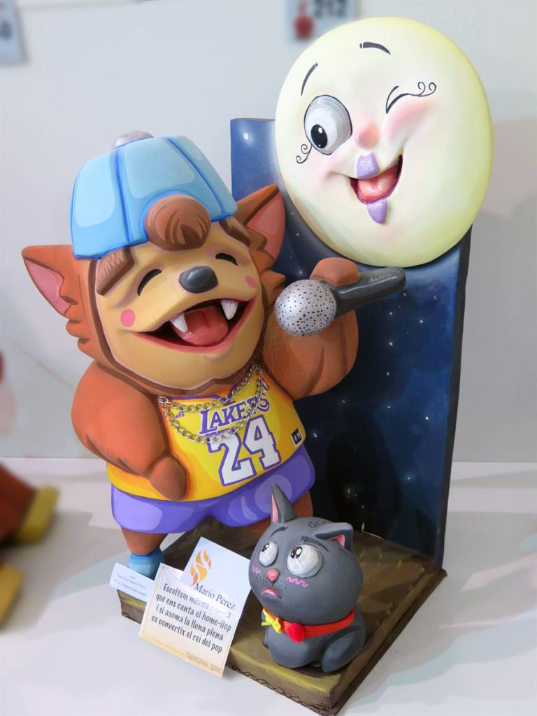 Año 2016, falla Hierros, Juan Bautista Perales, sección novena Infantil, Artista: Mario Pérez.