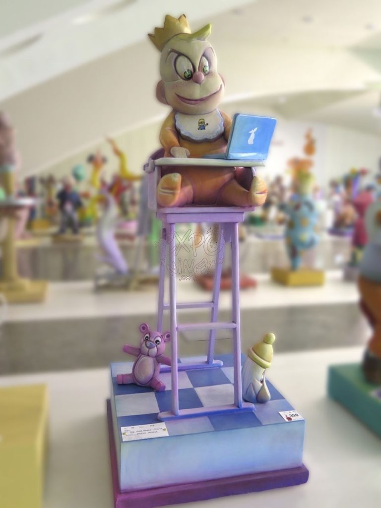 Año 2016, falla Ingeniero José Sirera, Pío noveno, Artista: Francisco Roca Chorques.