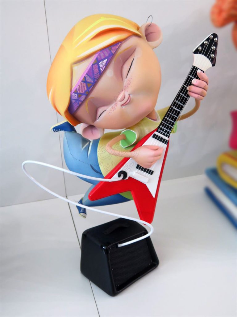 Año 2016, falla Islas Canarias, Dama de Elche, sección cuarta Infantil, Artista: Fernando Foix Fabregat.