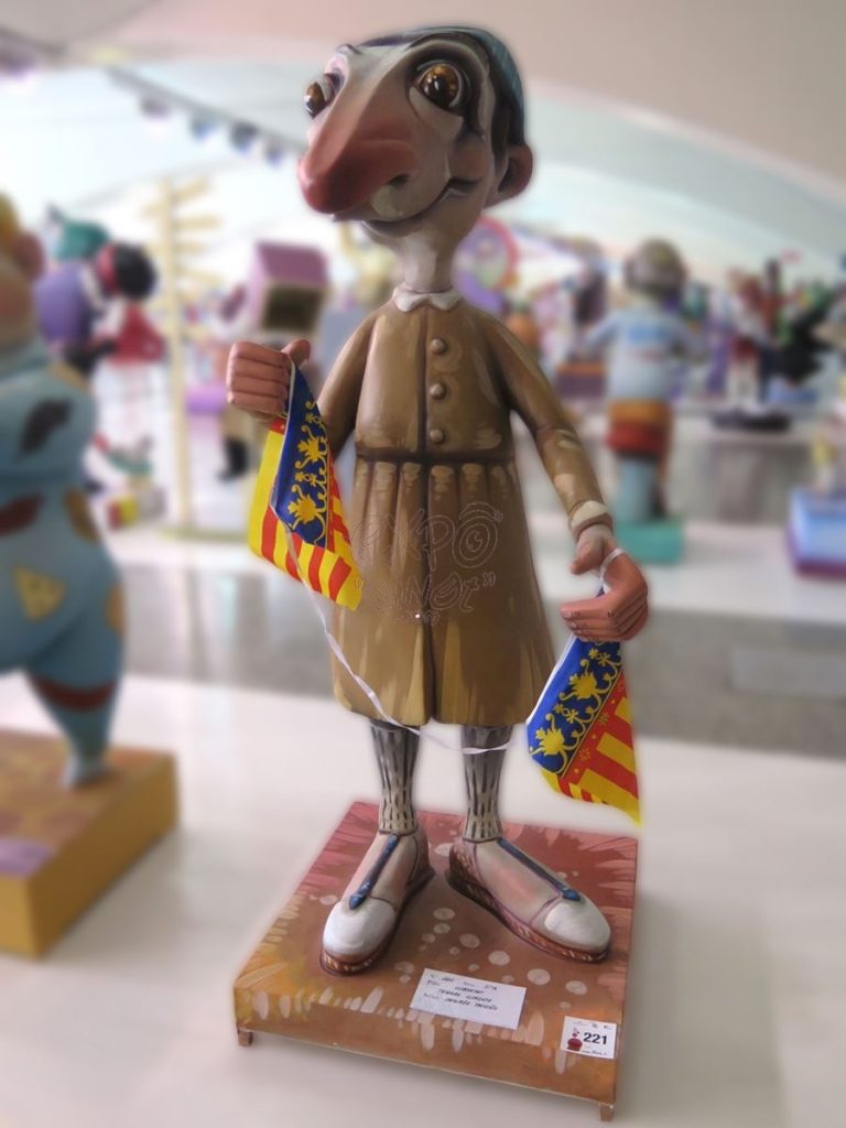 Año 2016, falla Libertad, Teodoro Llorente, Artista: Desirée Triviño Meseguer.