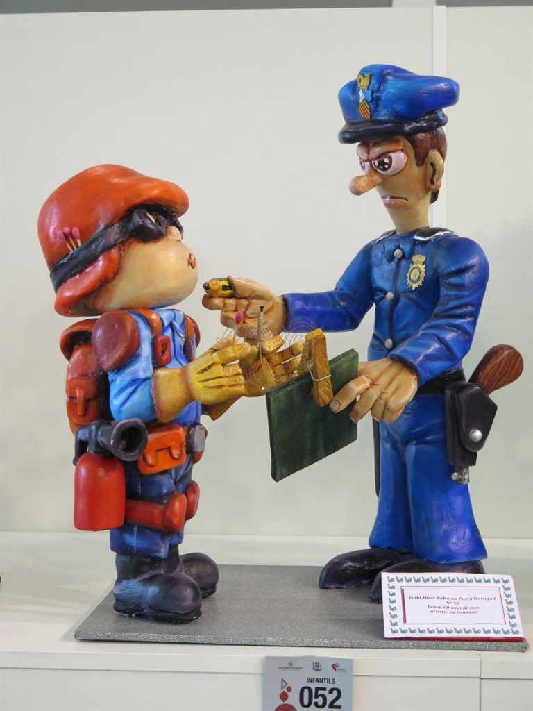 Año 2016, falla Micer Rabasa, Poeta Maragall, sección decimoctava Infantil, Artista: La Comisión.