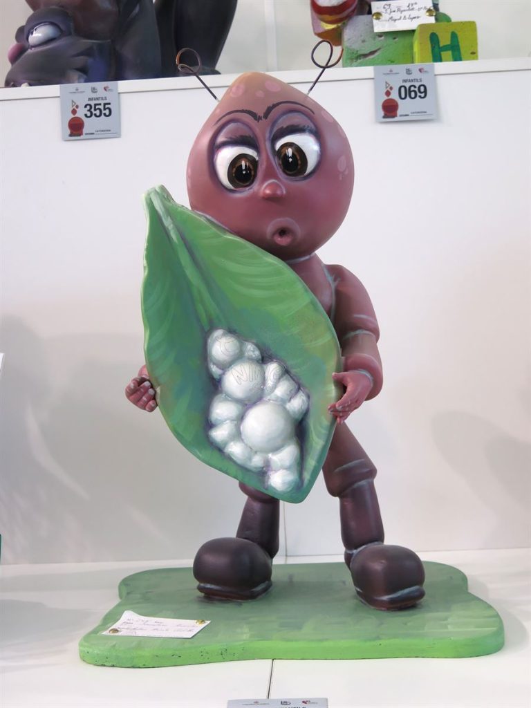 Año 2016, falla Plaza Sainetero Arniches, Arquitecto Ribes, sección decimocuarta Infantil, Artista: Andrés Arévalo Castilla.