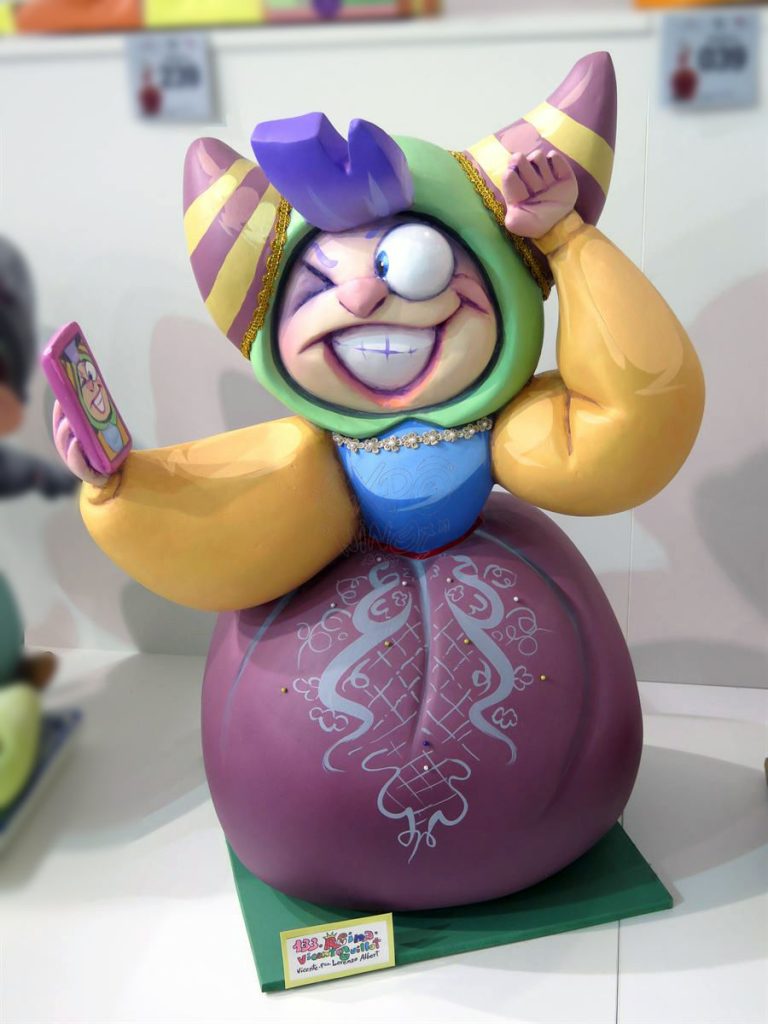 Año 2016, falla Reina, Vicente Guillot, sección novena Infantil, Artista: Vicente Francisco Lorenzo Albert.