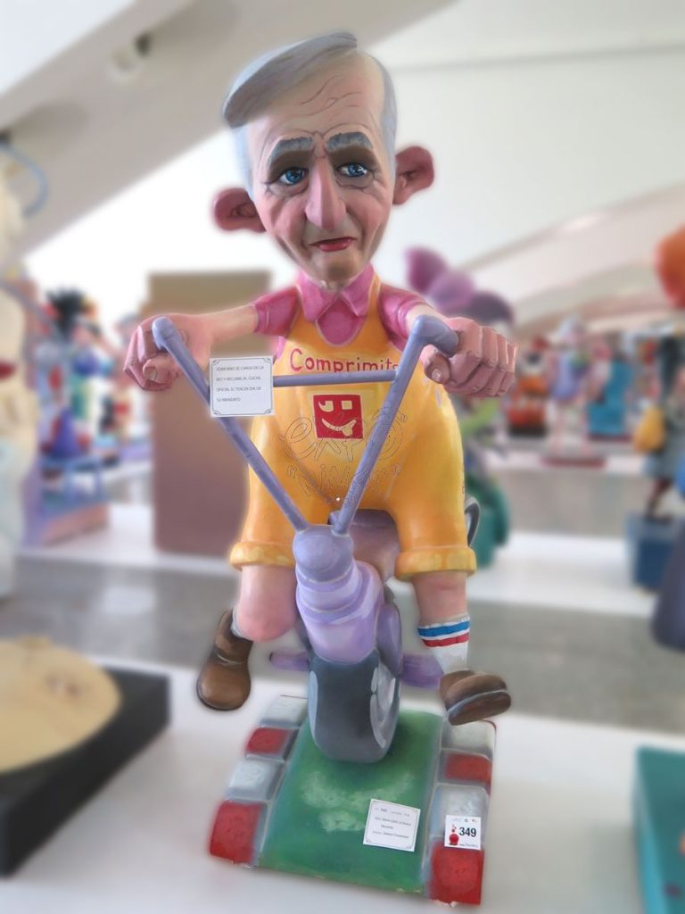 Año 2016, falla Santos Justo y Pastor, Serrería, Artista: José Miguel Corachán Lagunas.