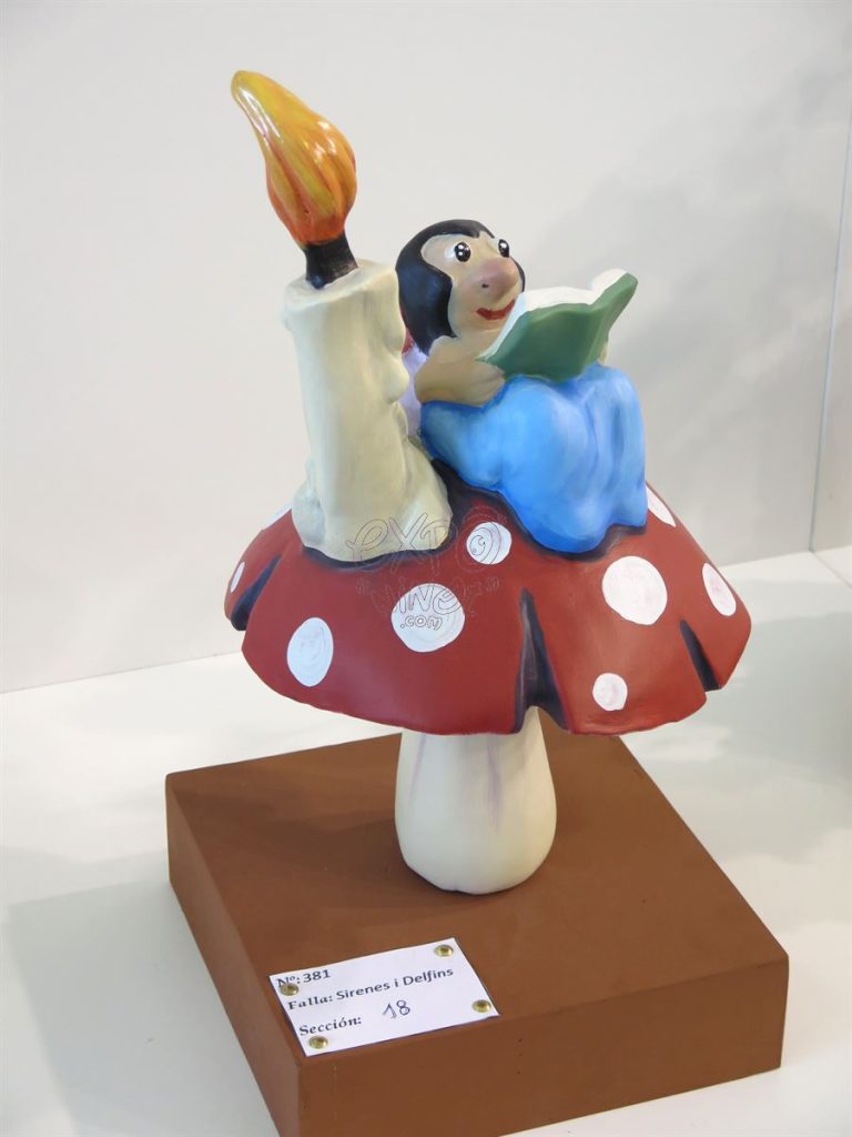 Año 2016, falla Sirena, Delfines, sección decimoctava Infantil, Artista: La Comisión.